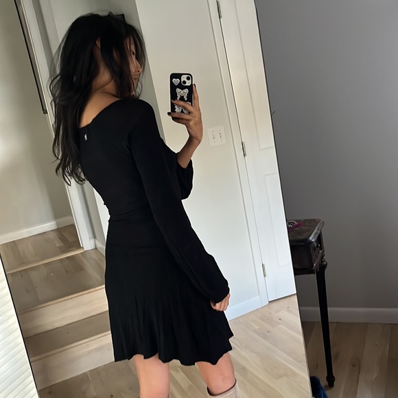 Super silky and soft black dress from Billabong - Picture 3 of 8